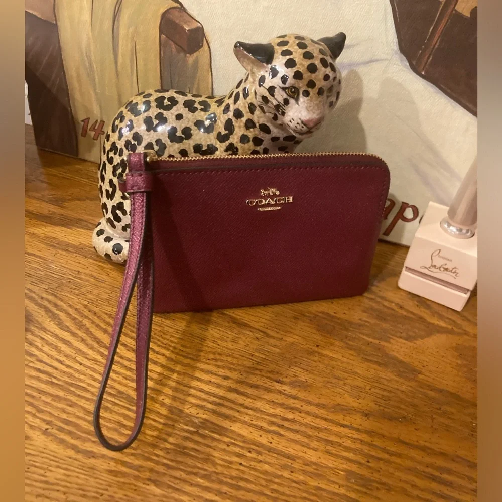 COACH Crimson Glitter Corner Zip Wristlet NWOT